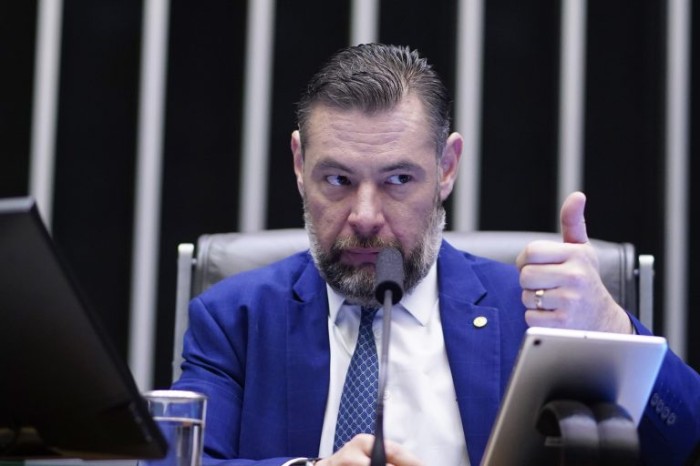 Comissão aprova reserva de vagas de estacionamento para pessoas com autismo