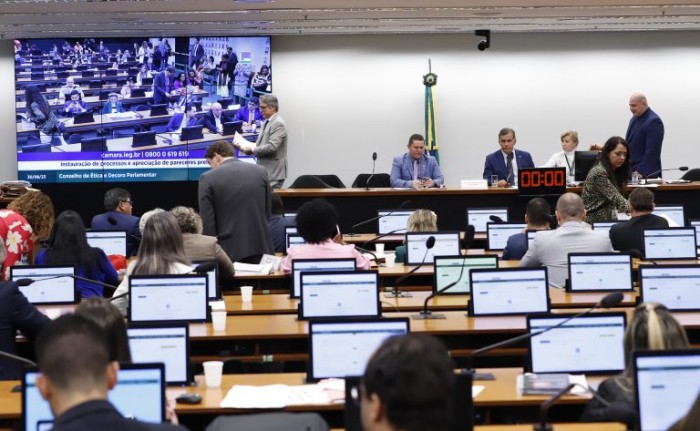 Conselho de Ética reúne-se nesta terça para analisar setes processos que pedem a cassação de deputados