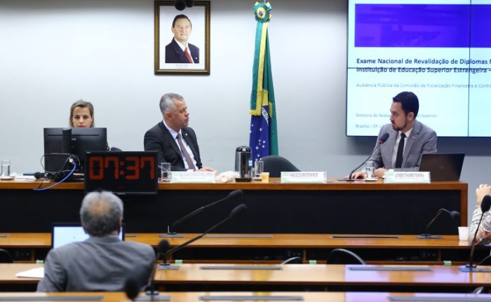 Especialistas discordam sobre nível de dificuldade do exame Revalida