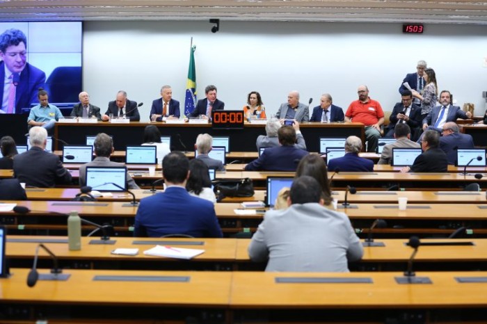 Centrais sindicais pedem mudança imediata do Imposto de Renda em reforma tributária