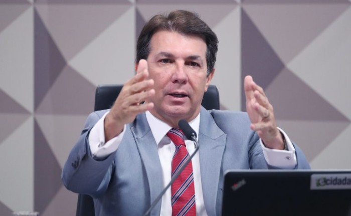 PEC que permite ao Congresso vetar empréstimos externos de bancos oficiais provoca polêmica na CCJ