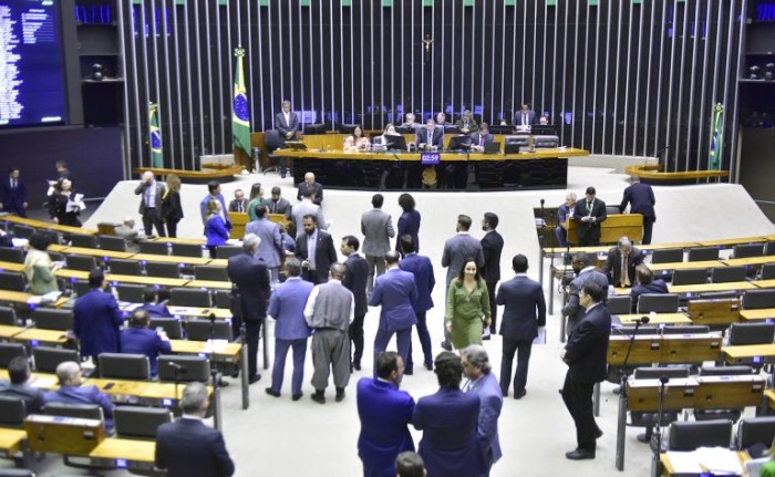 Plenário da Câmara retoma discussão de minirreforma eleitoral; acompanhe
