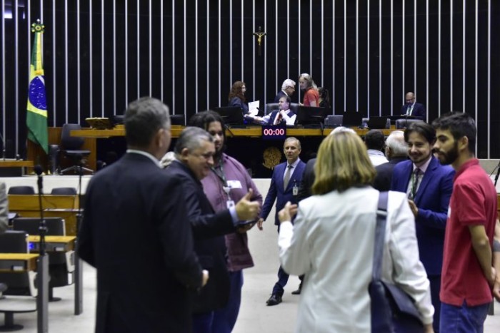 Discussão de projeto de compensação aos estados por redução do ICMS é suspensa; acompanhe