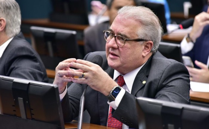 Comissão aprova projeto que regulamenta a venda de pneus reformados