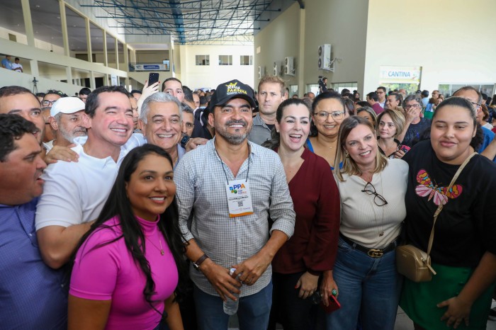 Prefeita Cinthia Ribeiro e governador Wanderlei Barbosa acompanham plenária e apontam prioridades para Palmas