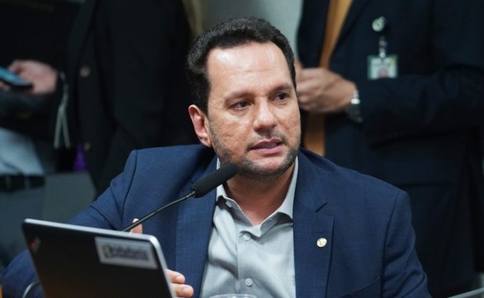 Comissão de Fiscalização ouve ministro do Turismo sobre oferta de voos e preço de passagens