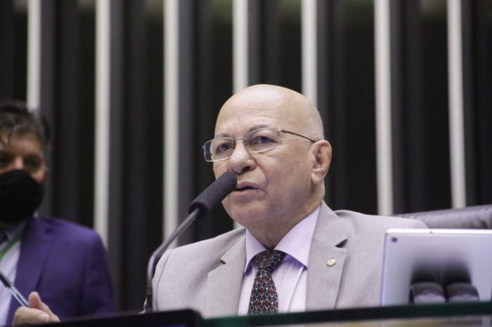 Comissão aprova projeto de instalação de cabines de estudo com internet gratuita para estudantes de baixa renda