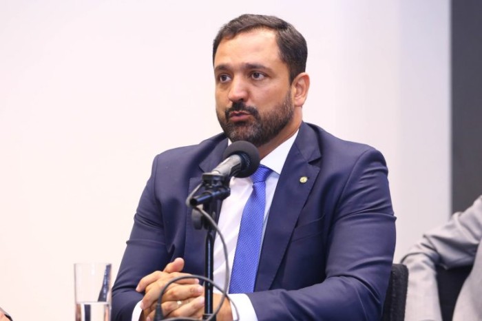 Comissão aprova aumento de idade máxima de veículos utilizados por autoescola