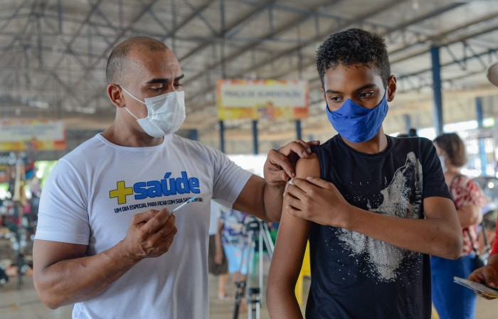 Feira do Jardim Aureny I recebe equipe de vacinação para influenza e covid neste domingo, 23