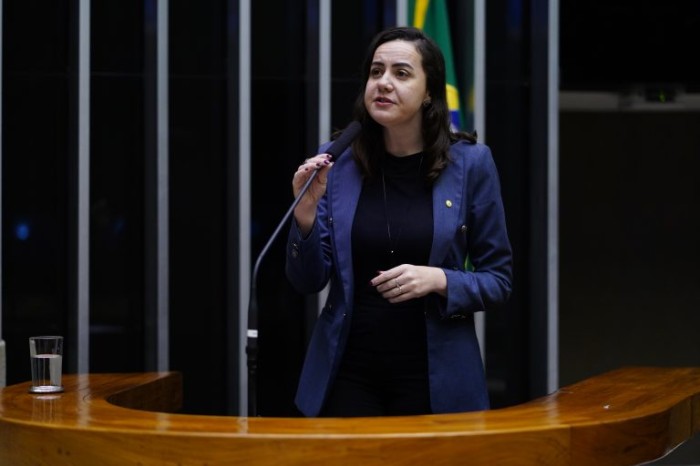 Comissão aprova exceções para permitir ocupação simultânea de duas vagas em cursos de graduação