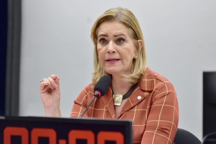 Comissão aprova projeto que prevê campanha de avaliação periódica da saúde da mulher no SUS