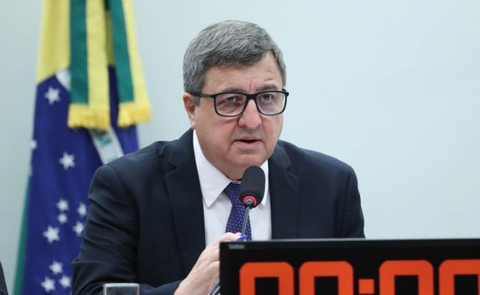 Danilo Forte apresenta relatório com critérios para emendas à LDO de 2024