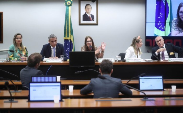 Sleeping Giants Brasil não comparece a audiência pública para discutir atuação do grupo
