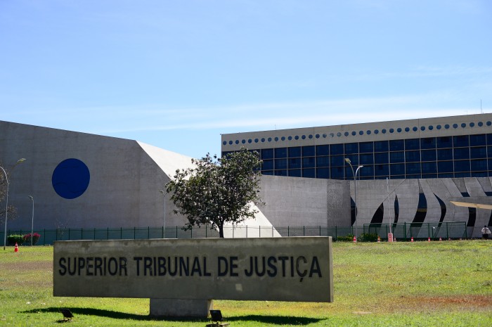 Ministro do STJ rejeita enviar recurso de Robinho ao Supremo