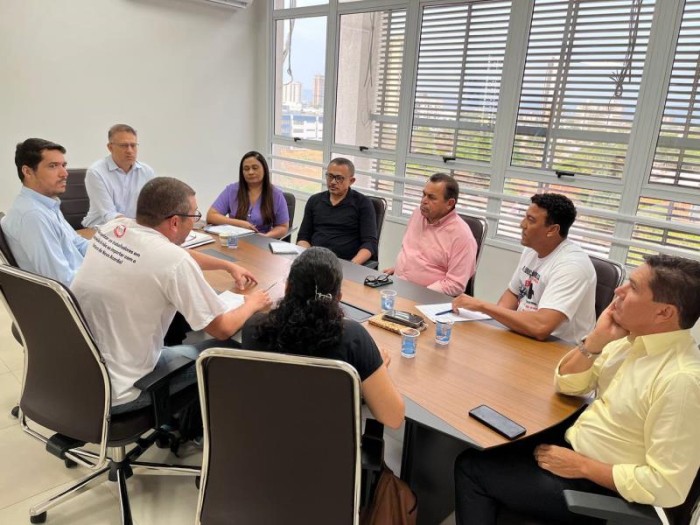Secretário da Educação se reúne com membros do Sintet para discutir melhorias para categoria