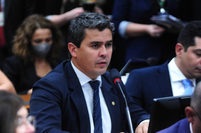 Comissão aprova projeto que define regras para identificar grau de cegueira pela cor da bengala