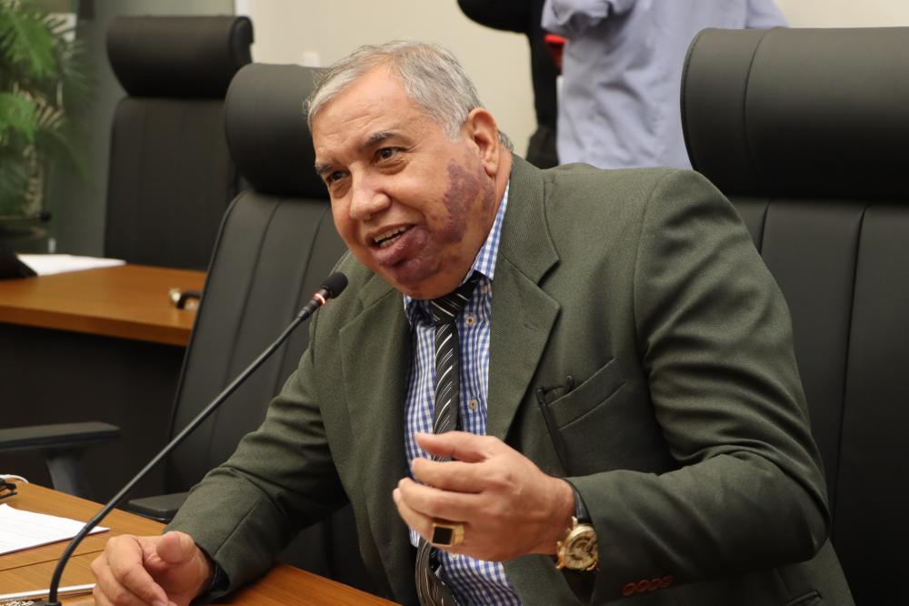 Vereador Jucelino solicita a realização de serviços de limpeza geral, coleta de lixo e pintura dos meios-fios no setor residencial Laila