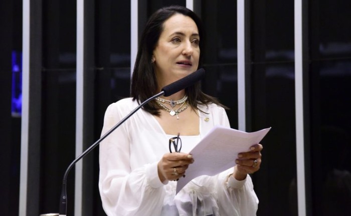 Comissão aprova projeto que assegura direito de pessoas com deficiência terem acompanhantes em exames