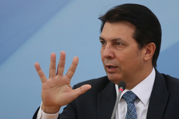 CPMI: Maia é questionado por desmarcar depoimento de Braga Netto