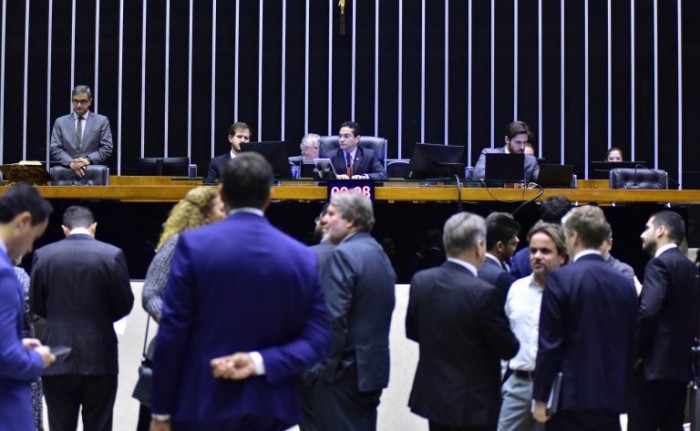 Câmara retoma sessão e conclui votação de projeto sobre prevenção de desastres; acompanhe