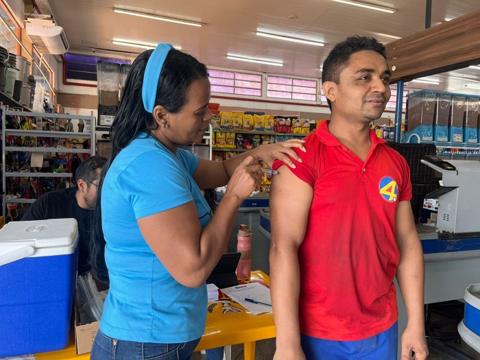 Semus aplica mais de 140 doses de vacinação em parceria com rede de supermercado