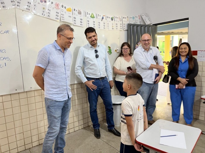 Secretários conhecem dinâmica de ensino e estrutura da Escola Municipal Crispim Pereira Alencar