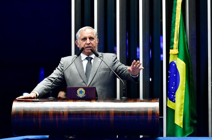 Autor de voto em separado, Izalci diz que CPMI deveria indiciar GDias e Dino