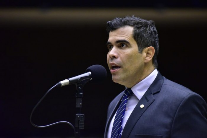 Comissão aprova projeto que garante ensino médio noturno nos municípios