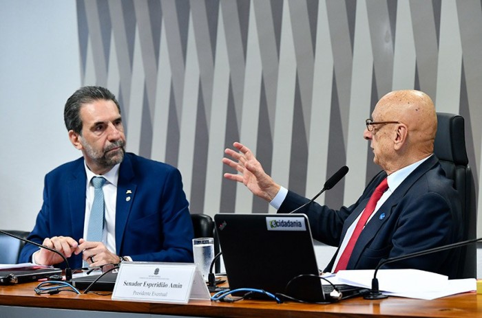 CI: senadores pedem redução da tarifa de energia; diretor de Itaipu esclarece valores