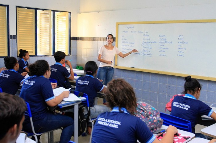 CE pode votar programa de incentivo à formação de professores