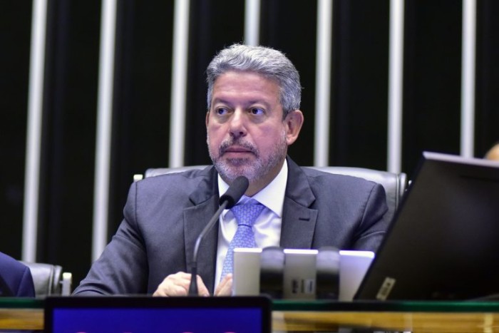 Lira confirma votação de projeto de combate às fake news; relator discutirá texto com líderes