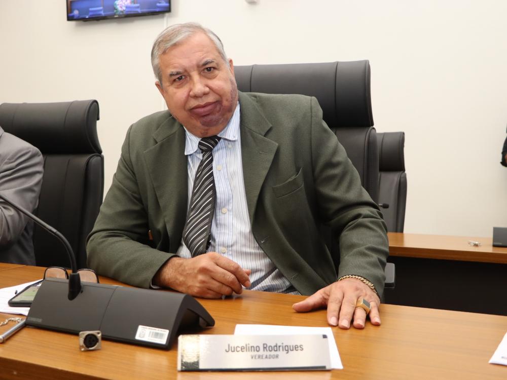 Vereador Jucelino Rodrigues solicita a recuperação asfáltica da Rua Ametista entre os setores Maria Rosa e Morada do Sol