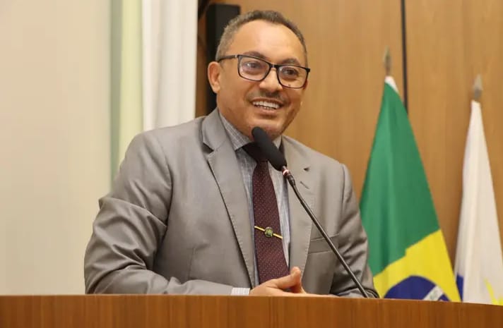 Requerimentos com pedidos de obras e serviços são apresentados pelo vereador Marilon Barbosa