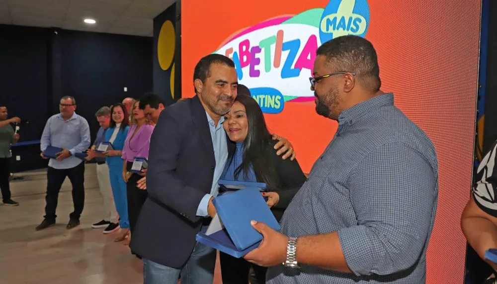 Governador Wanderlei Barbosa premia municípios destaques em alfabetização no Tocantins