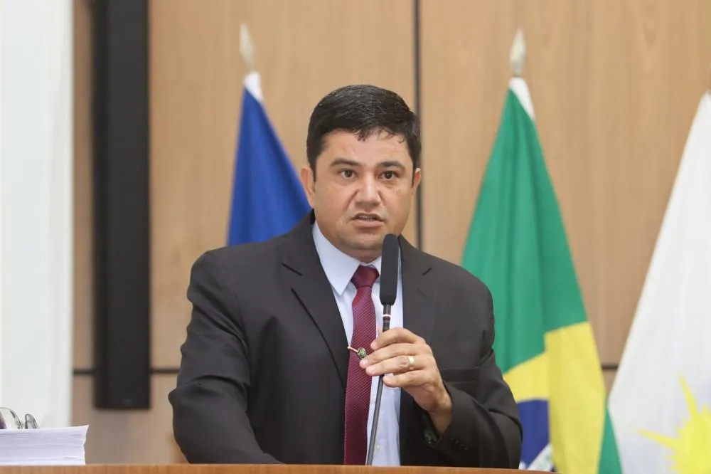 Rogério Freitas solicita instalação de iluminação pública próximo a Quadra 606 Sul