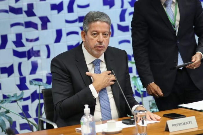 Plenário vota hoje urgência do projeto das Fake News e mérito na próxima terça, diz Lira