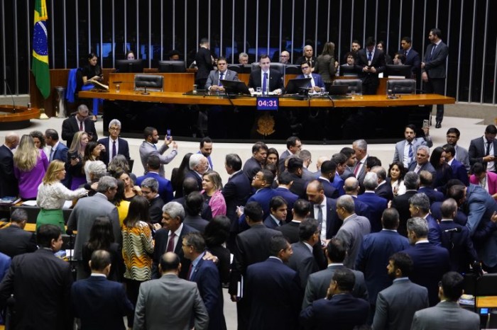 Congresso aprova crédito para pagamento do piso salarial da enfermagem
