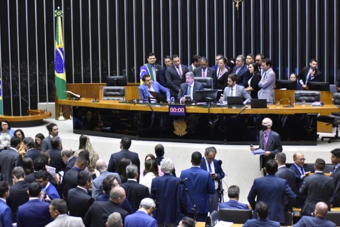 MP que faz mudanças no Código de Trânsito é retirada de pauta