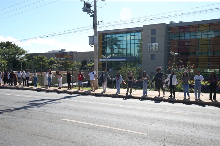 Institutos federais fazem ato pela paz no Dia Mundial da Educação