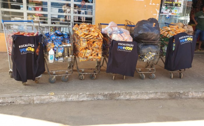Fiscais do Procon Tocantins apreendem 2.240 produtos vencidos em Tocantínia