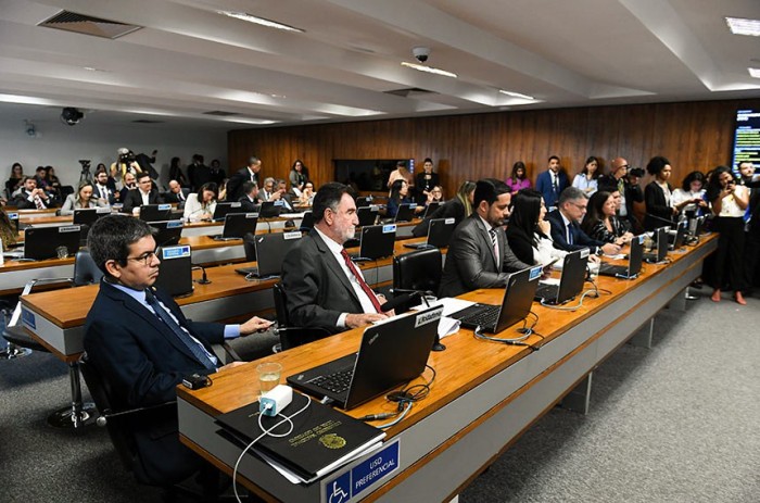 Comissão mista aprova MP que recria o programa Bolsa Família
