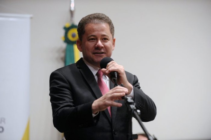 Frente da Radiodifusão vai trabalhar por regulação igual para rádio, TV e internet, afirma coordenador