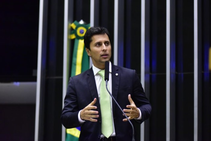 Comissão promove debate sobre a doença neuromuscular paralisia periódica