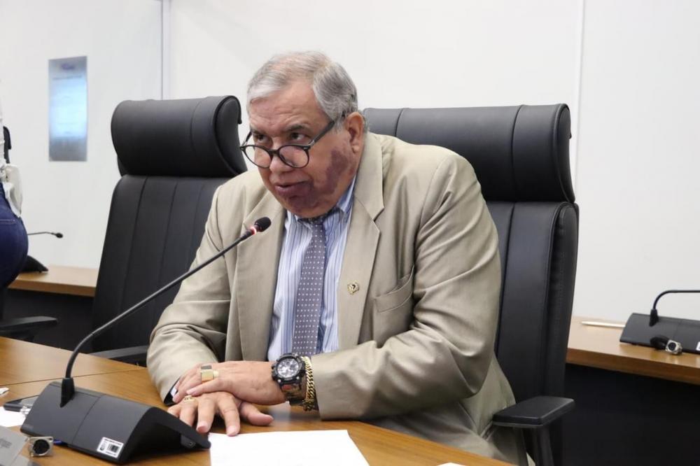 Vereador Jucelino Rodrigues solicita roçagem da Avenida NS-1 nas proximidades da Faculdade ITPAC com a Avenida Parque