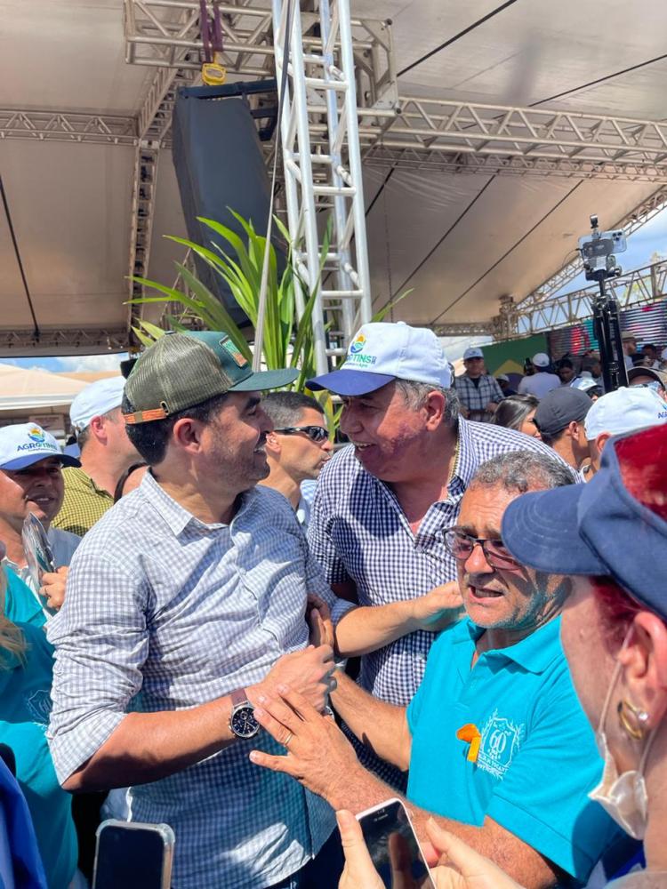 Na Agrotins, o vereador Jucelino Rodrigues prestigia abertura do evento e visita estandes