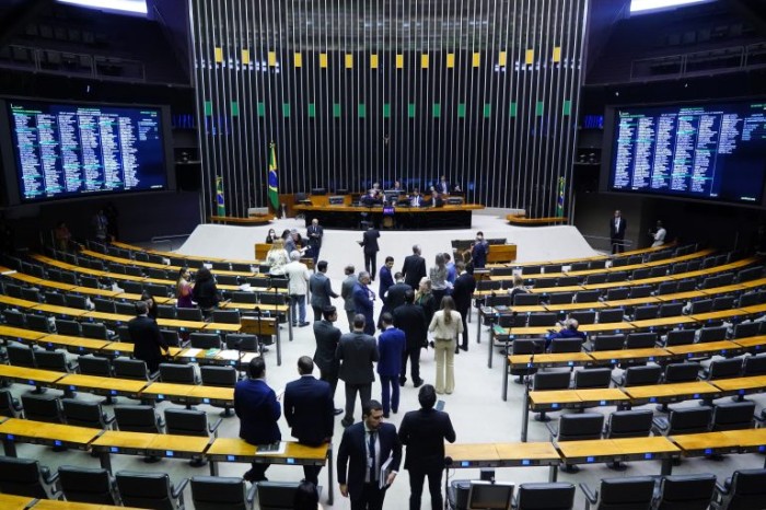 Câmara aprova projeto que amplia garantias de operações de crédito; acompanhe