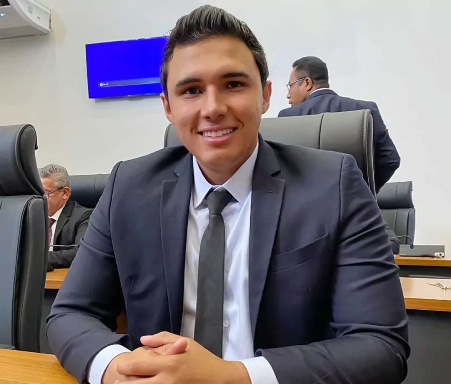 Pedro Cardoso solicita obras de recapeamento asfáltico, iluminação pública e patrolamento em diversas regiões da capital