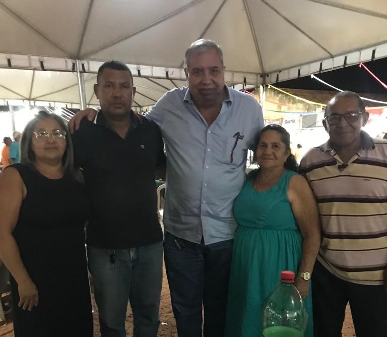 Vereador Jucelino Rodrigues prestigia festejo no Jardim Aureny III