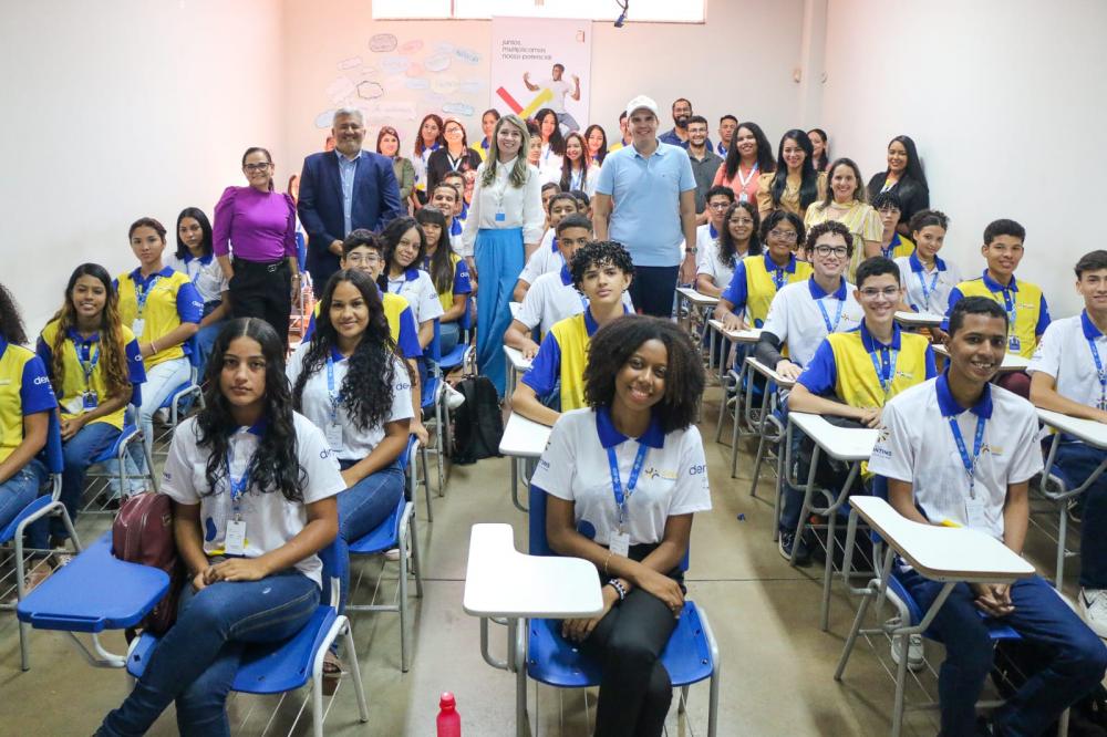 Jovens selecionados do Programa Jovem Trabalhador iniciam o trabalho em entidades públicas do Estado