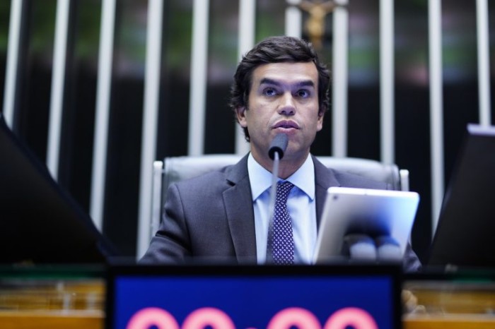 Projeto suspende regras da Aneel sobre micro e minigeração de energia